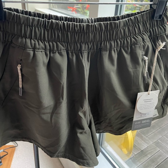 Vuori Dash Shorts NWT - Picture 5 of 7